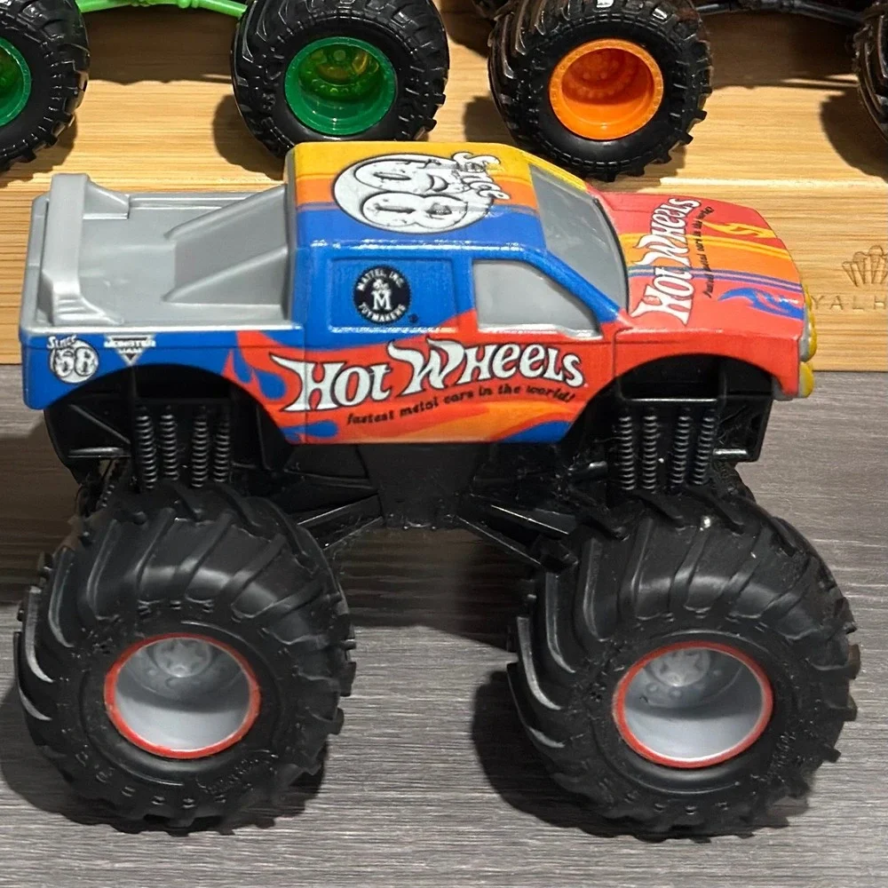 Hot Wheels Monster Jam Truck Lot 17 Grave Digger Bigfoot Megalodon Max-D 1:64